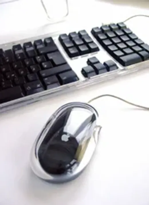 Tastatur und Maus am Arbeitsplatz